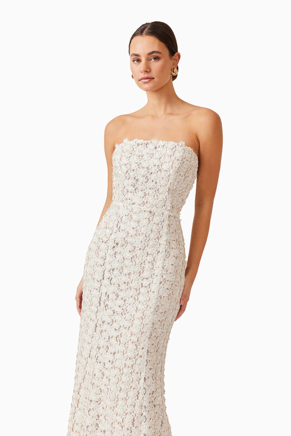 Brunette model wearing Cali Strapless Midi Dress in White close up shot